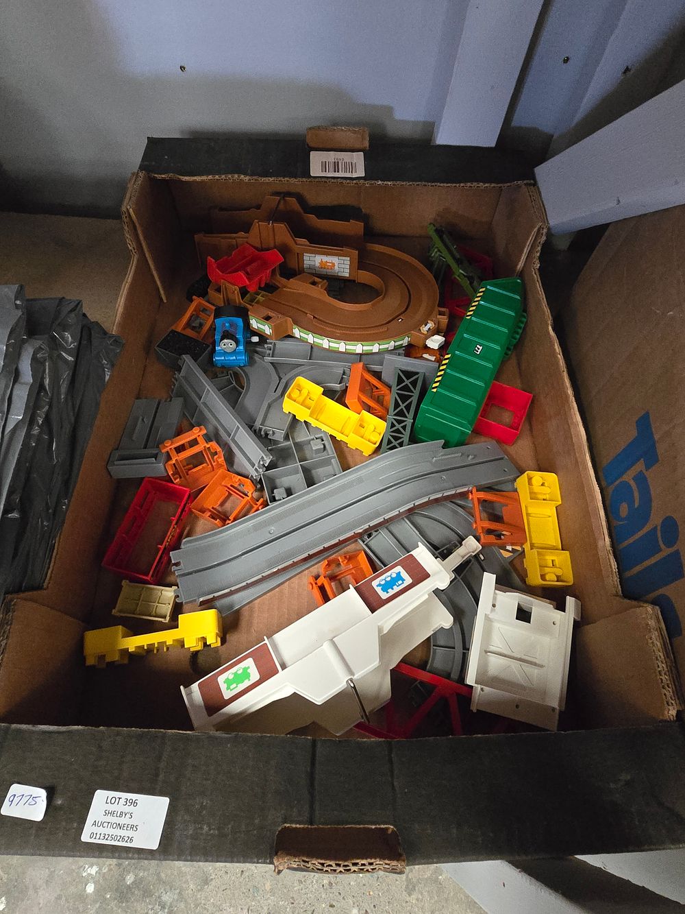 Lot 396: 1 X BOX CONTAINING THOMAS THE TANK ENGINE...
