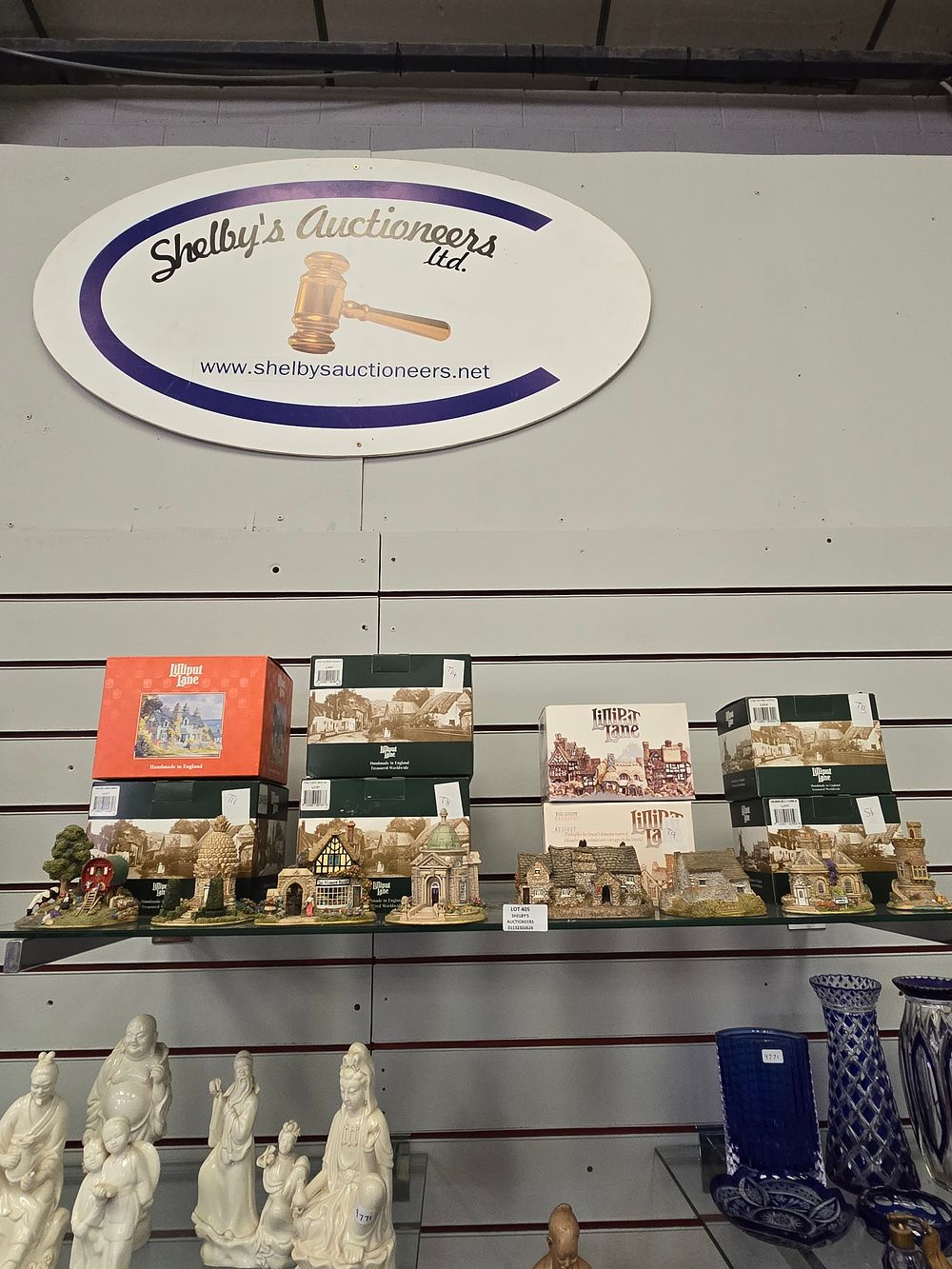 Lot 405: 8 X VARIOUS BOXED LILLIPUT LANE COTTAGES