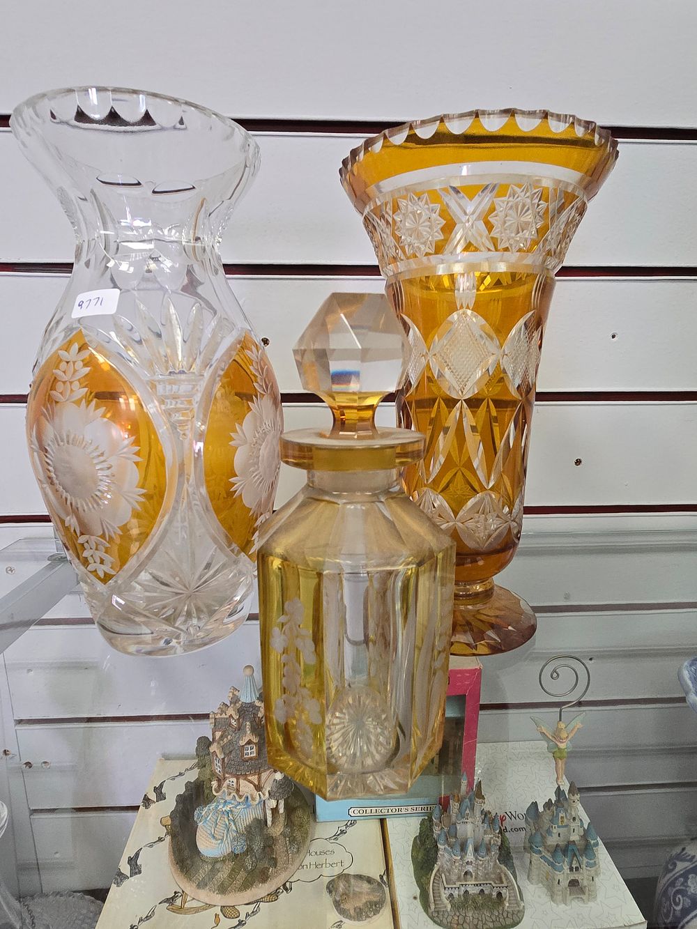 Lot 422: 3 X VARIOUS PIECES OF AMBER CRYSTAL WARE...