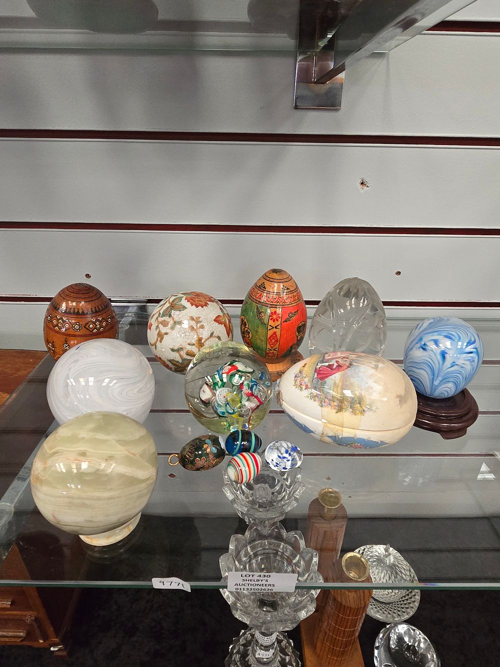 Lot 430: SELECTION OF VARIOUS EGGS AND GLASS PPAPER WEIGHTS