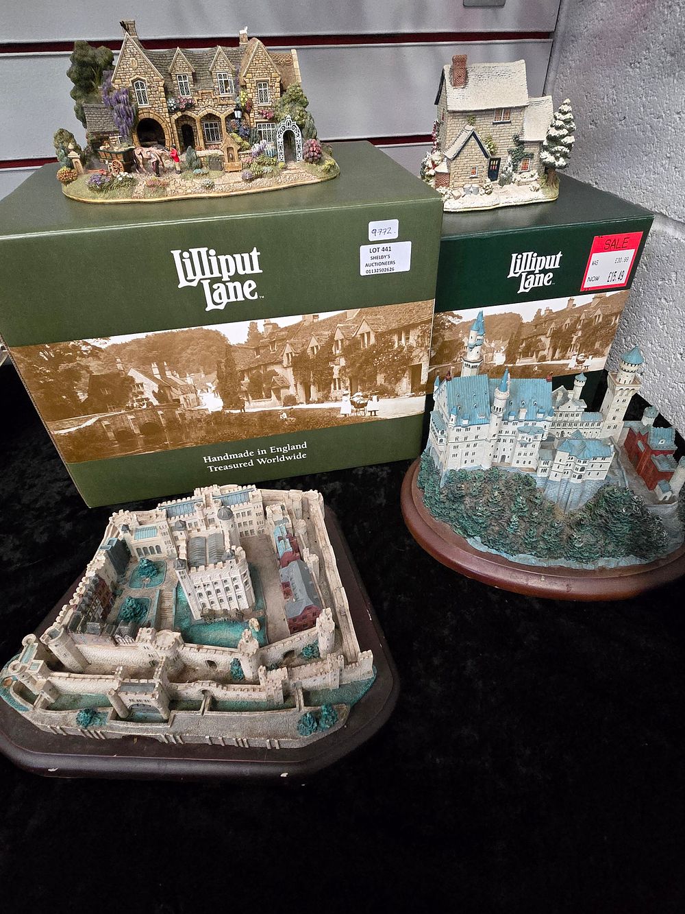 Lot 441: 2 X LILLIPUT LANE LARGE COTTAGES WITH 2...