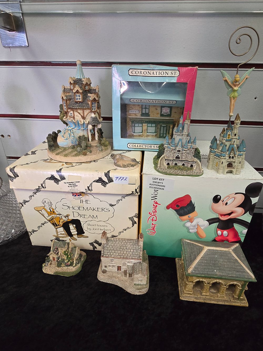 Lot 477: 6 X VARIOUS COTTAGES CORONATION STREET WALT DISNEY...