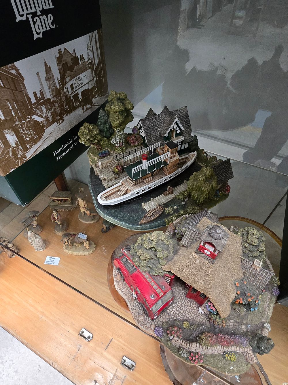 Lot 482: 2 X BOXED LILLIPUT LANE COTTAGES FIREMANS WATCH...