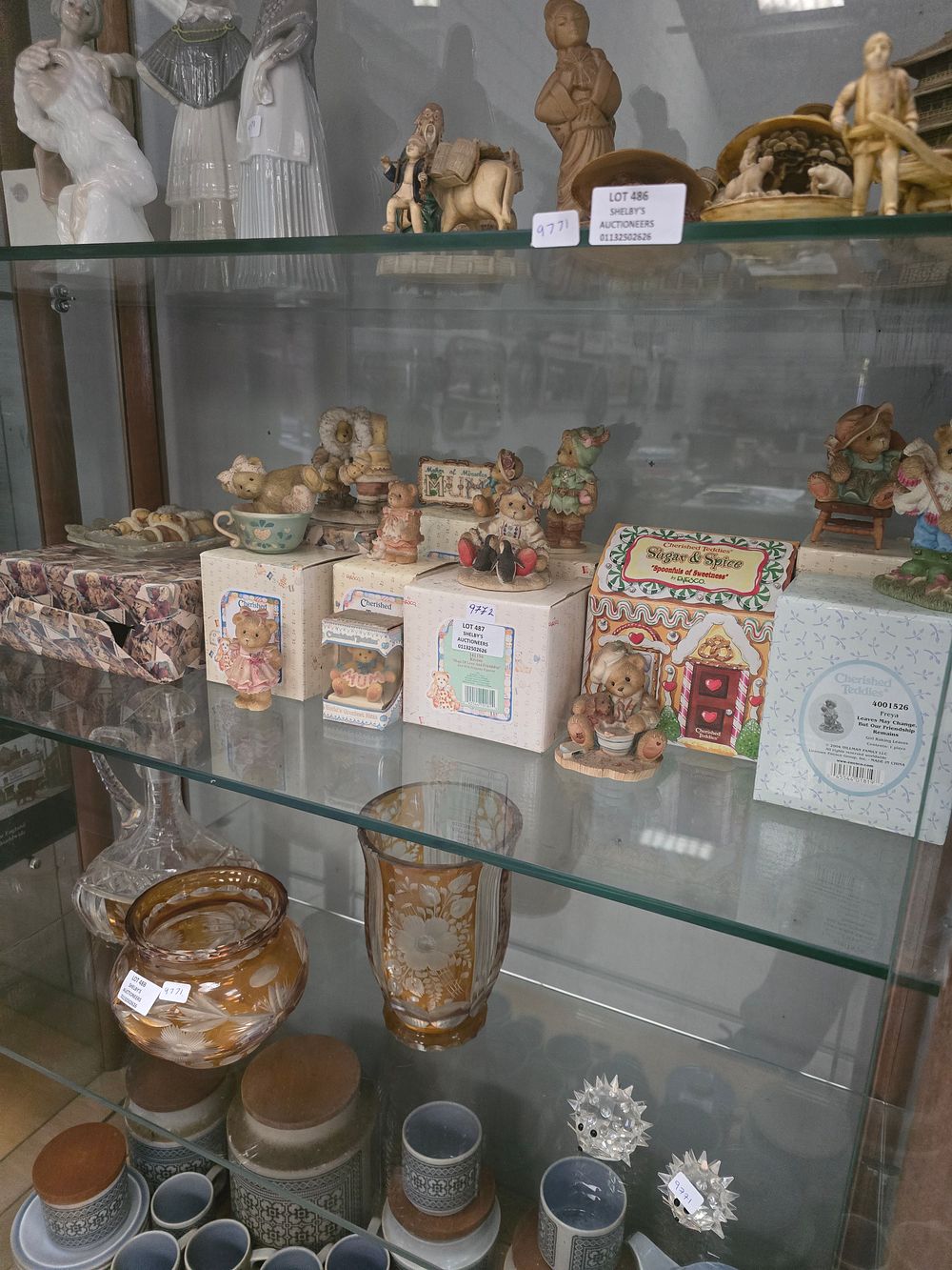 Lot 487: SELECTION OF BOXED CHERRISHED TEDDY FIGURES