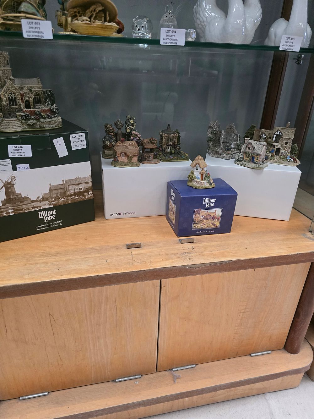 Lot 496: 9 X VARIOUS LILIPUT LANE COTTAGES SOME BOXED
