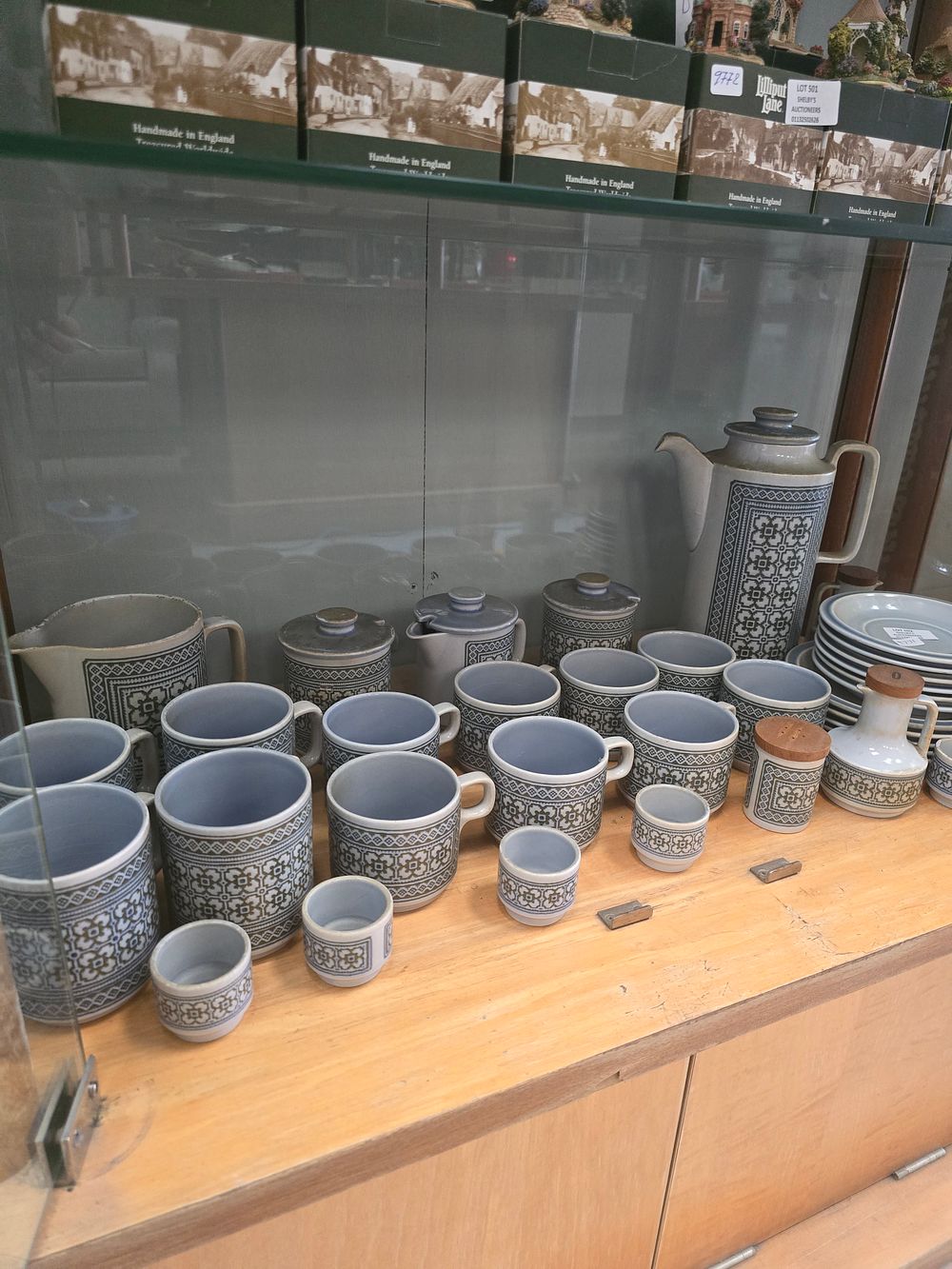 Lot 502: SELECTION OF HORNSEA TAPESTRY PATTERN POTTERY WARE ITEMS