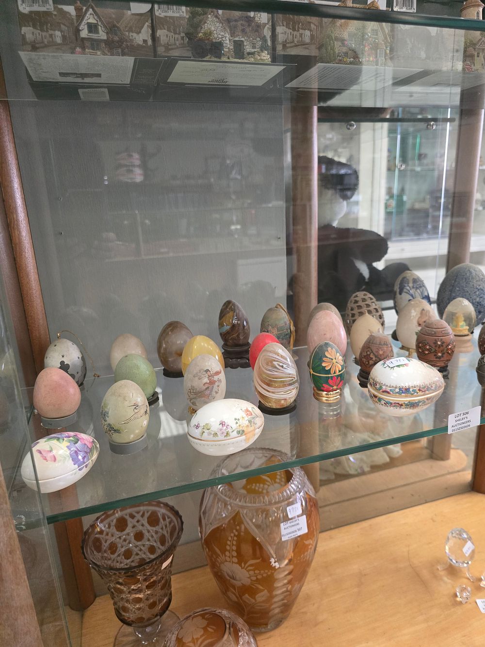 Lot 506: SELECTION OF VARIOUS ALBASTER AND WOODEN EGGS ETC