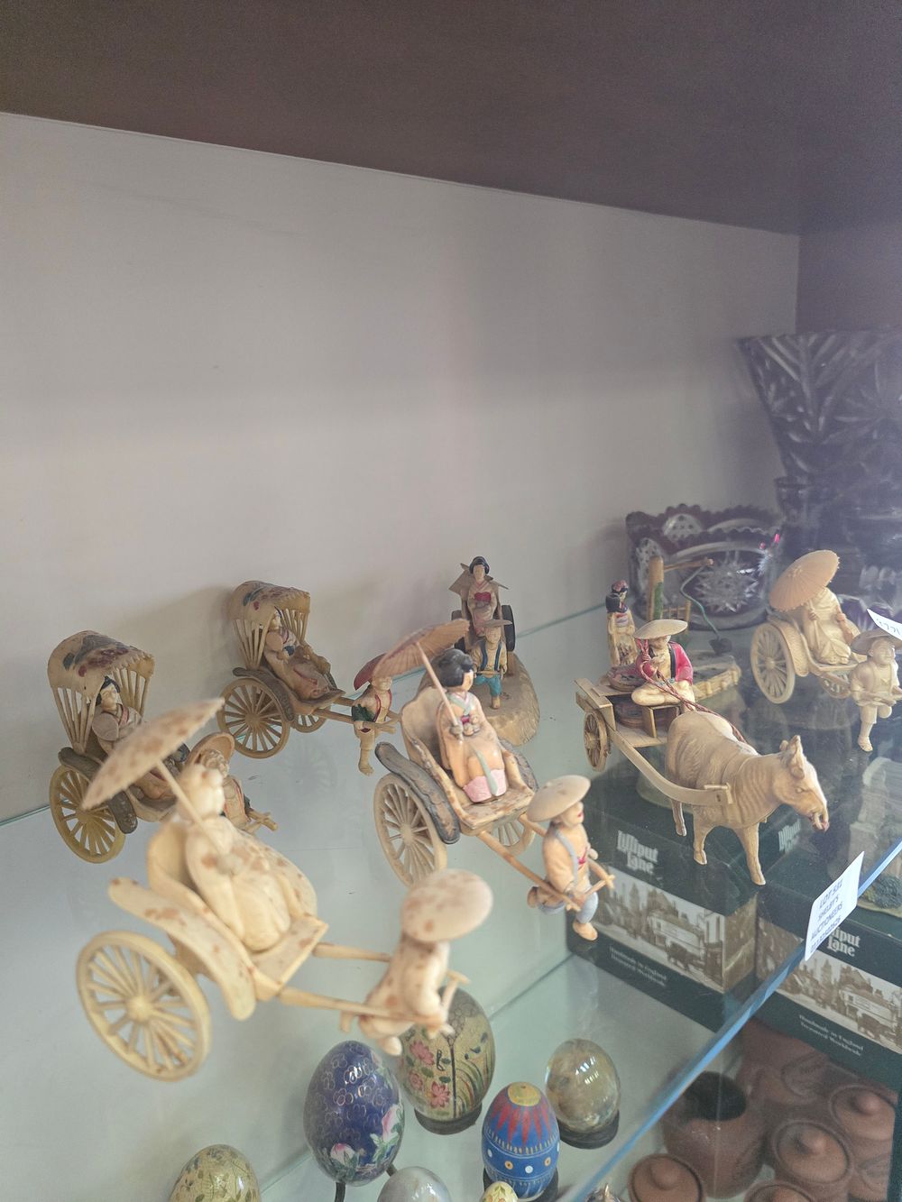 Lot 531: SELECTION OF VARIOUS ORIENTAL FIGURES ETC