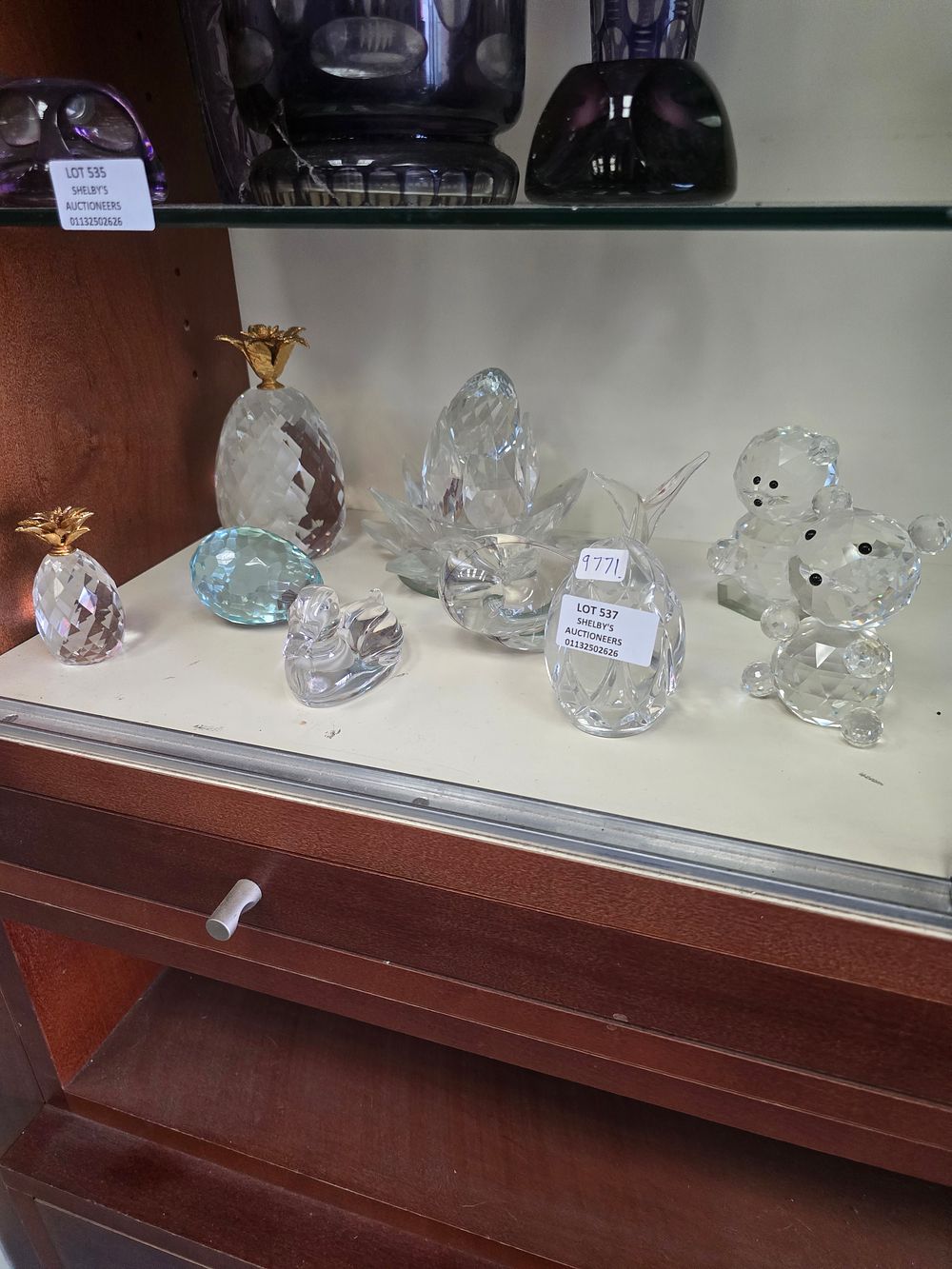 Lot 537: SELECTION OF CRYSTAL GLASS WARE BEARS ETC
