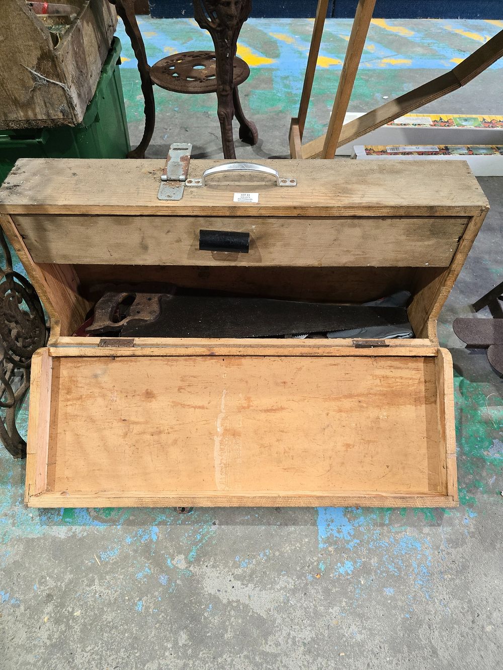 Lot 21: 1 X LARGE WOODEN TOOL BOX CONTAINING VARIOUS...