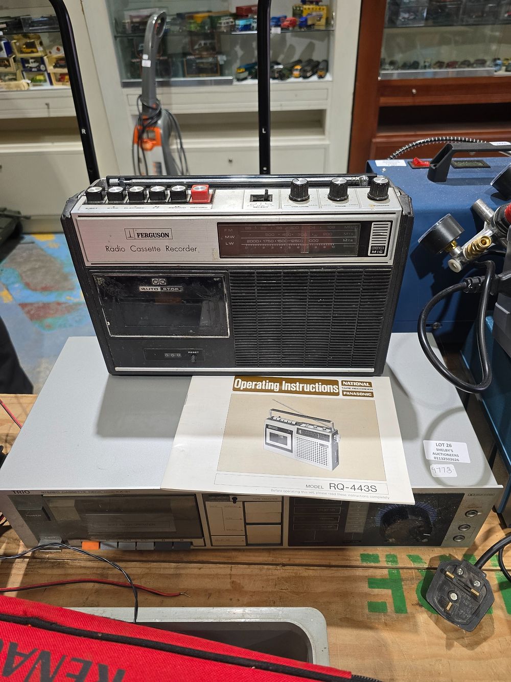 Lot 26: 1 X FERGUSON VINTAGE RADIO WITH TRIO VINTAGE...