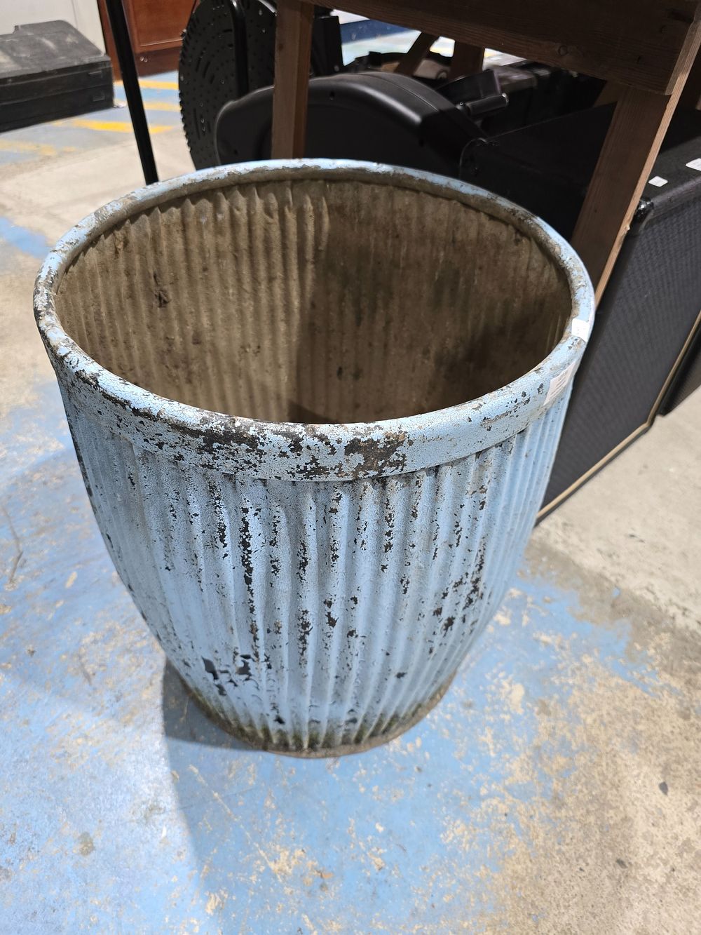Lot 33: 1 X VINTAGE METAL DOLLY TUB