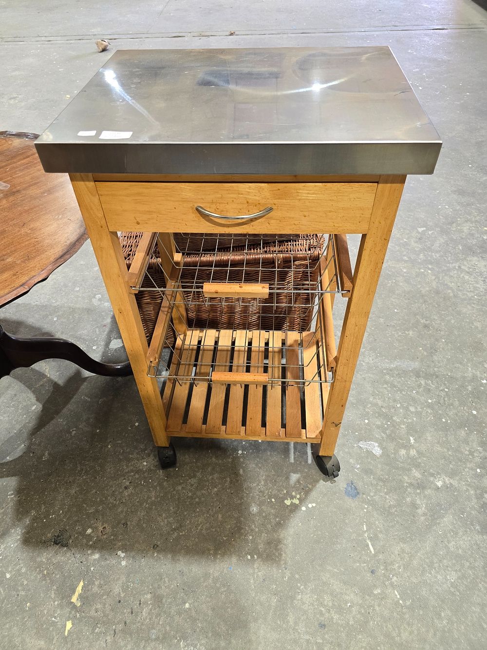 Lot 66: 1 X STAINLESS STEEEL AND OINE KITCHEN BUTCHERS...