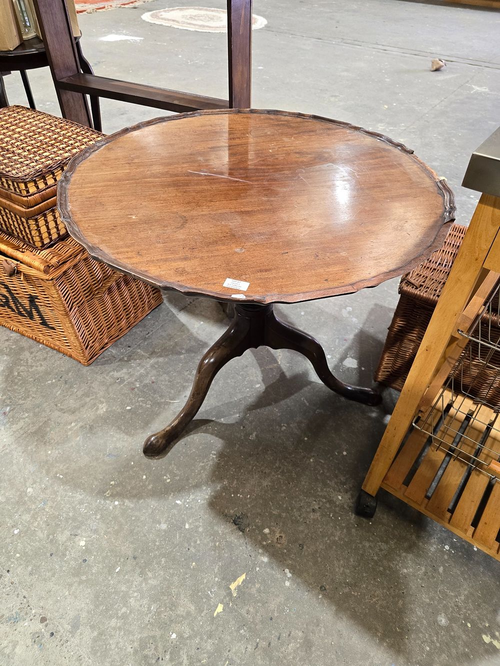 Lot 67: 1 X EDWARDIAN MAHOGANY LARGE OCCASIONAL TABLE