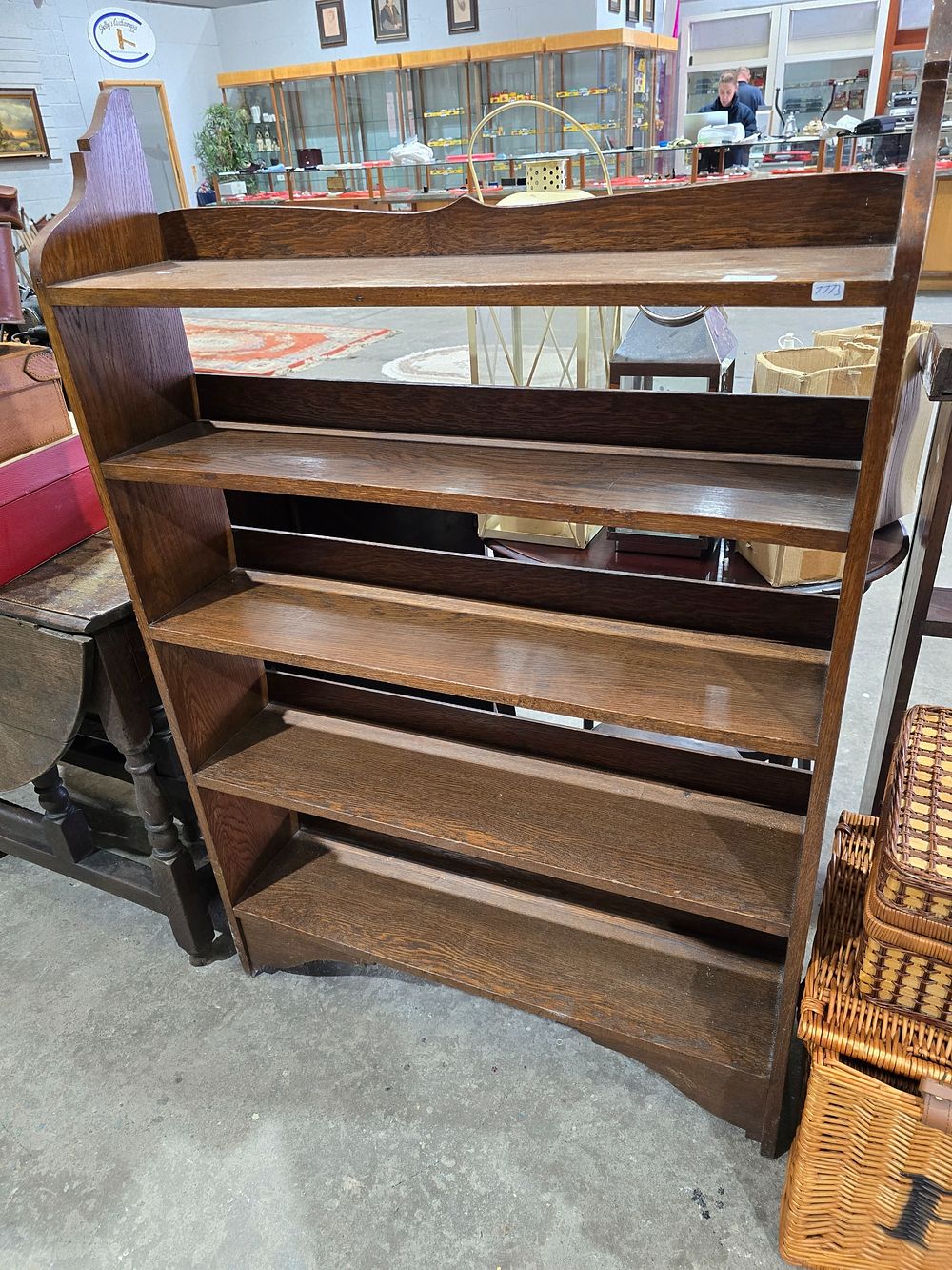 Lot 69: 1 X OAK BOOKCASE