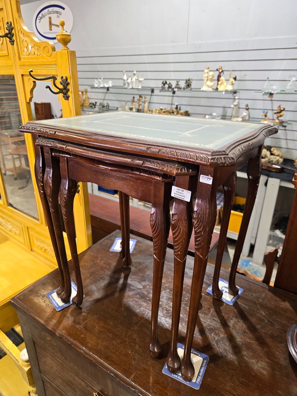 Lot 88: 1 X NEST OF LEATHER TOPPED TABLES
