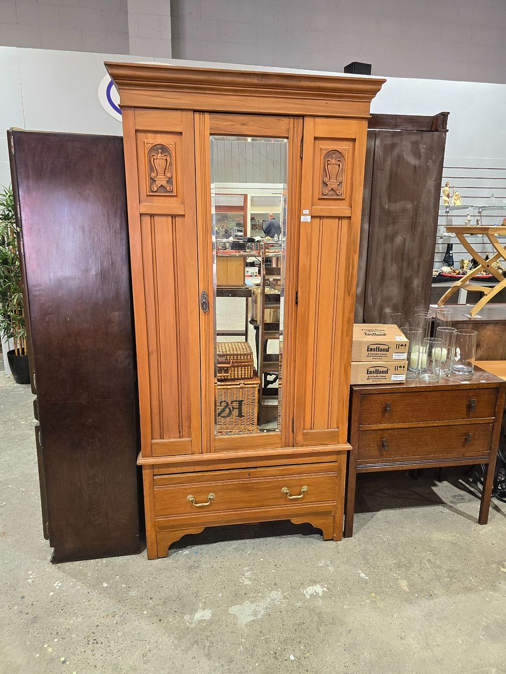 Lot 93: 1 X LARGE SINGLE BEECH EDWARDIAN WARDROBE