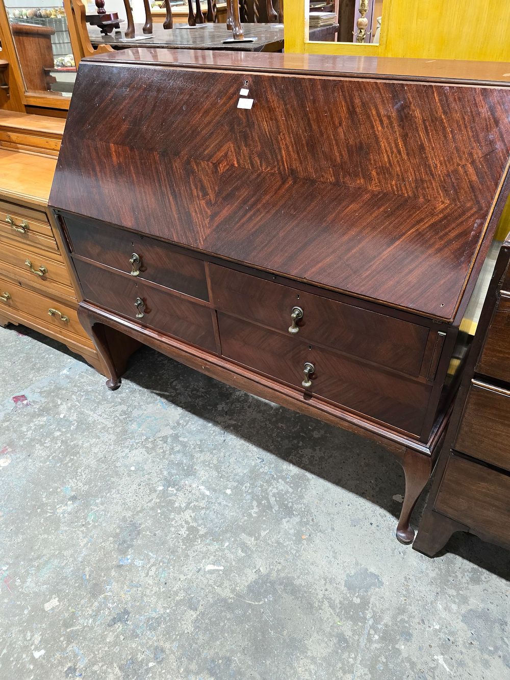 Lot 98: 1 X MAHOGANY VICTORIAN LARGE BUREAU