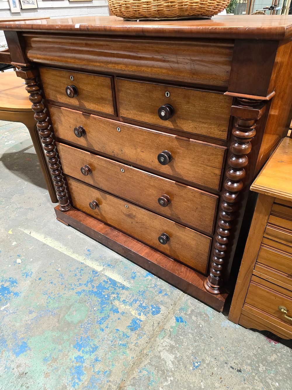 Lot 101: 1 X VICTORIAN MAHOGANY BARLEY TWIST 2 OVER...