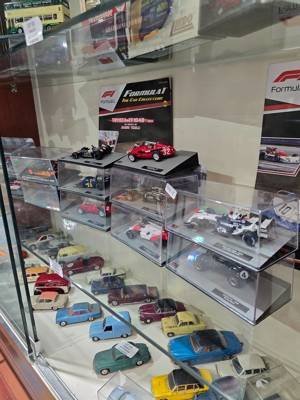 Lot 138: 12 X VARIOUS BOXED FORMULA 1 CARS