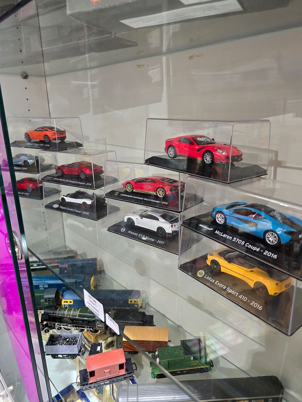 Lot 148: 10 X CASED BOXED SPORTS CARS