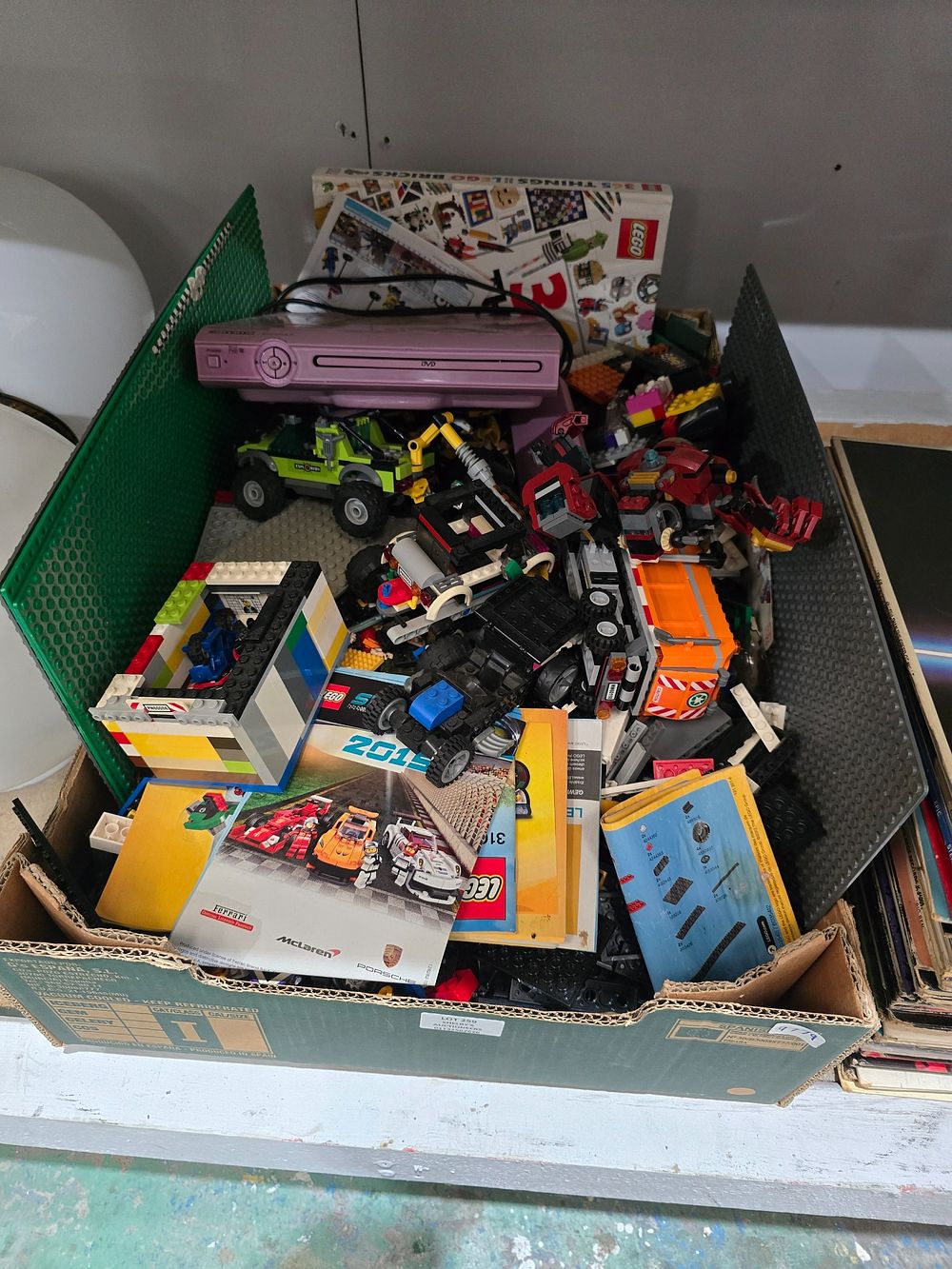 Lot 259: 1 X BOX CONTAINING LEGO