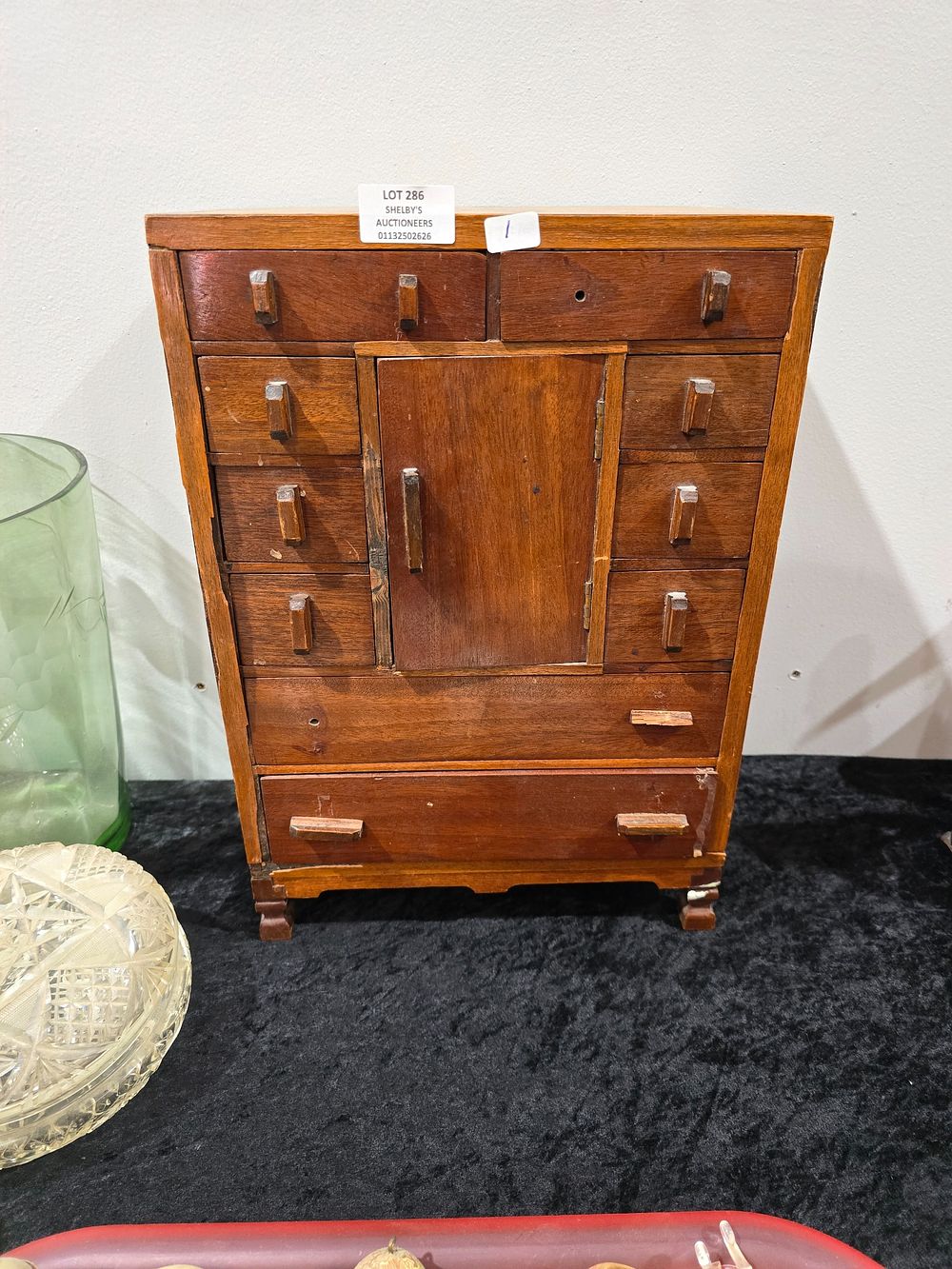Lot 286: 1 X OAK SMOKERS CABINET