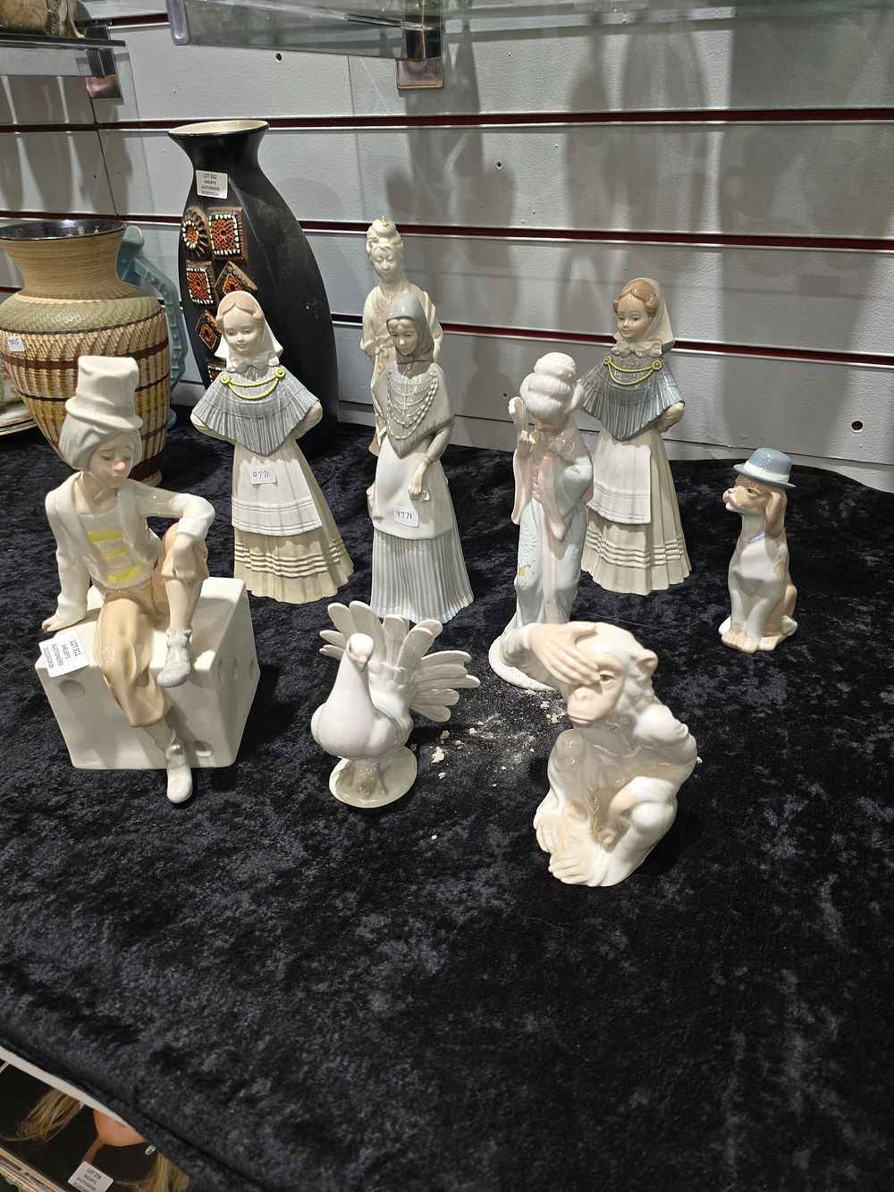 Lot 311: SELECTION OF VARIOUS POTTERY FIGURINES TENGRA CASADES ETC