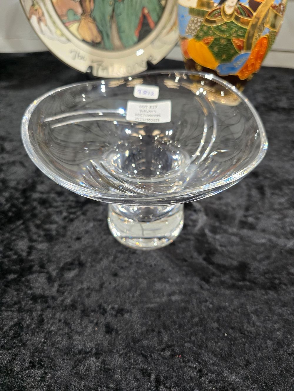 Lot 317: 1 X LOUISE KENNEDY GLASS CANDLE HOLDER