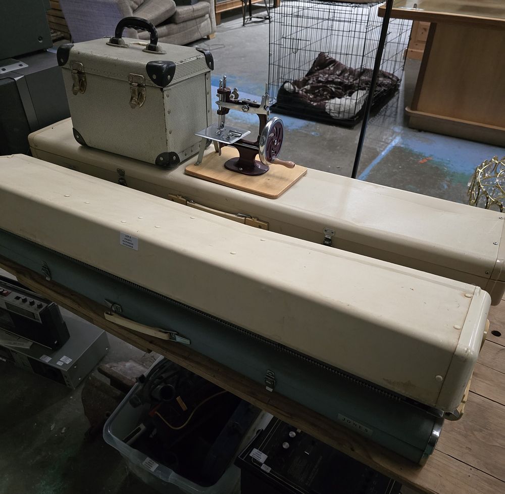 Lot 9: 3 X VARIOUS VINTAGE KNITTING MACHINES WITH SMALL...