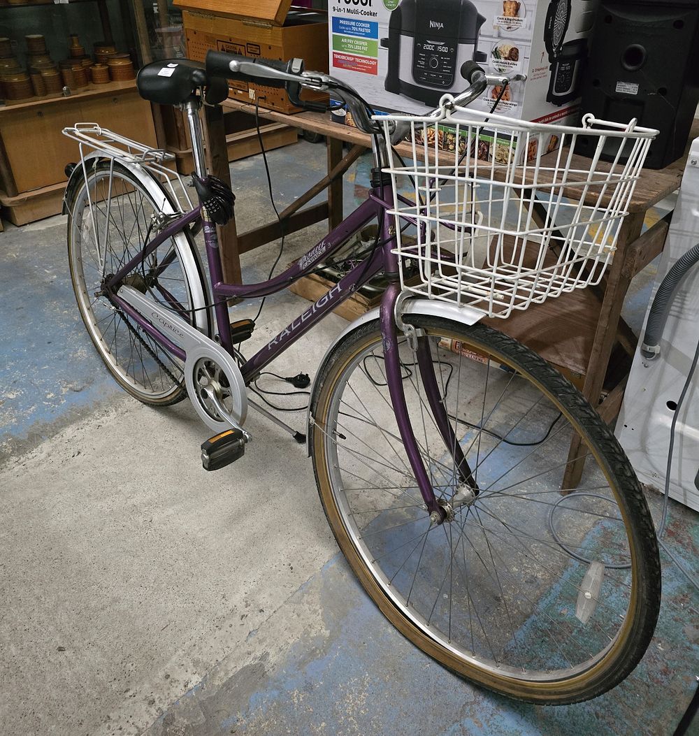 Lot 14: 1 X RALEIGH PIONEER CAPRICE LADIES BIKE