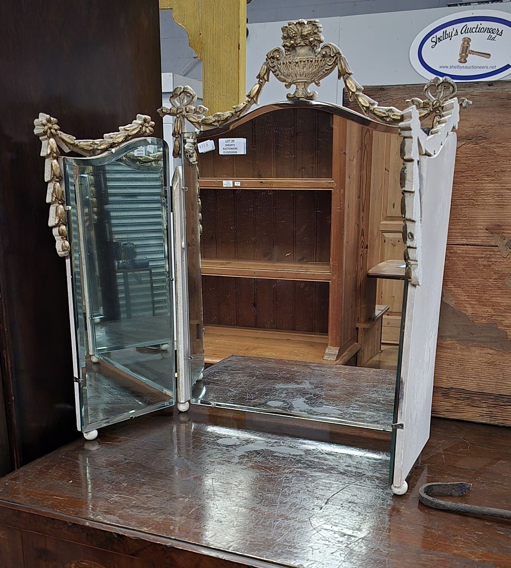 Lot 29: 1 X SMALL TRIPLE DRESSING TABLE MIRROR