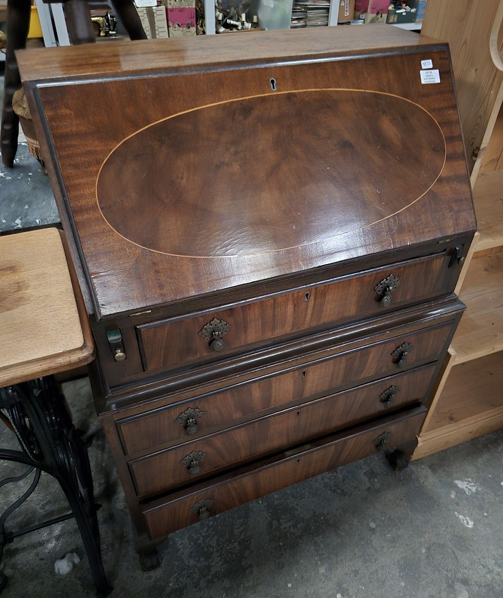 Lot 35: 1 X MAHOGANY BUREAU