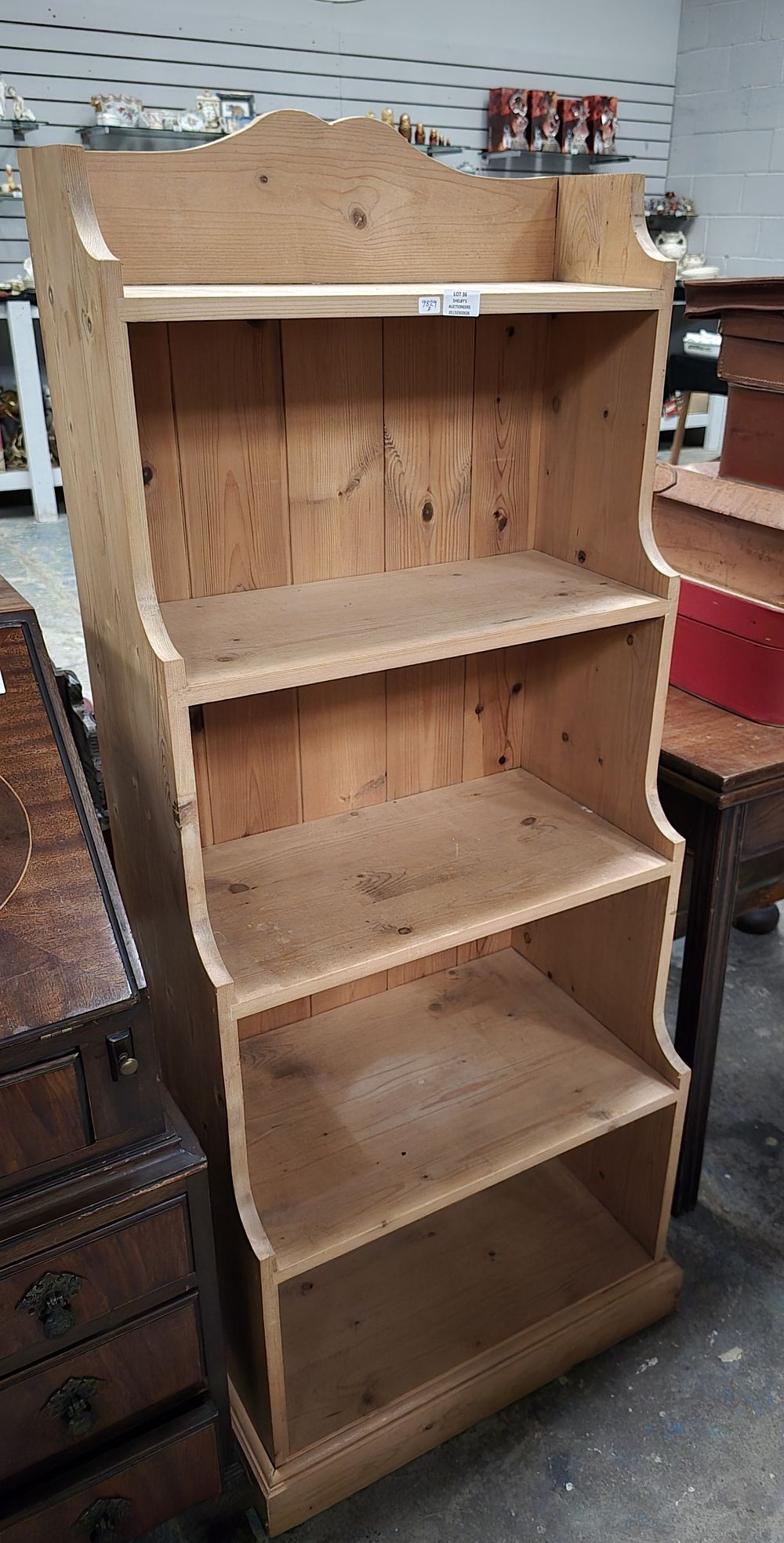 Lot 36: 1 X PINE BOOKSHELF