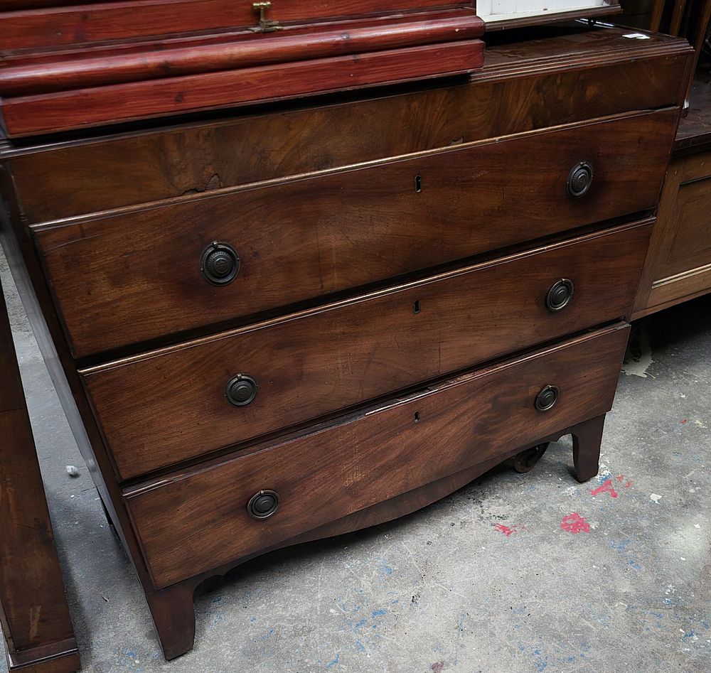 Lot 44: 1 X GEORGIAN MAHOGANY 3 DRAWER CHEST OF...