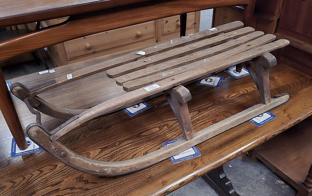 Lot 53: 1 X VINTAGE WOODEN CHILDS SLEDGE