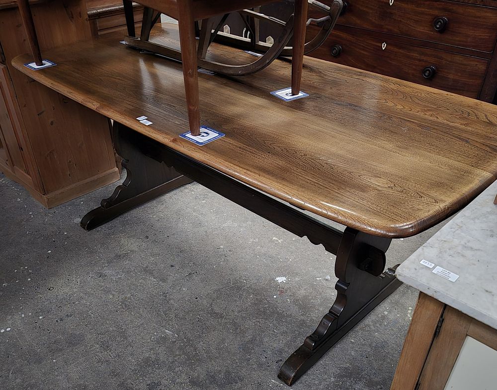 Lot 58: 1 X ERCOL MEDIUM OAK DINING TABLE