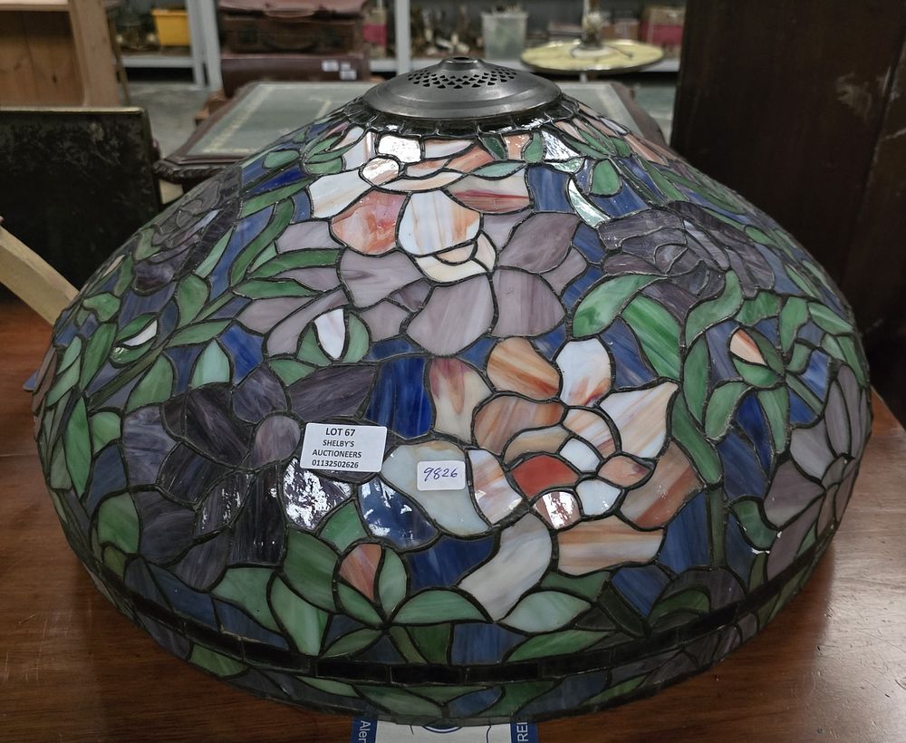 Lot 67: 1 X LARGE TIFFANY STYLE LAMP SHADE