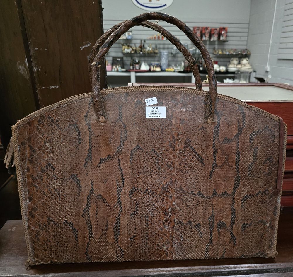 Lot 68: 1 X CROCODILE SKIN BAG