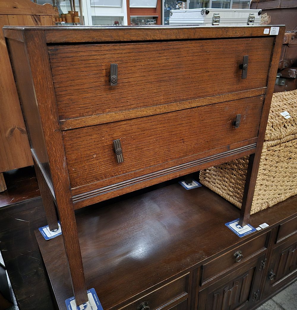 Lot 71: 1 X OAK 2 DRAWER CHEST OF DRAWERS