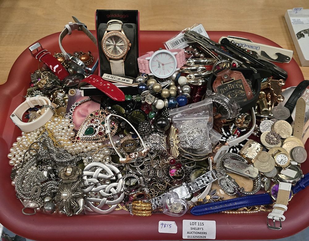Lot 115: 1 X TRAY CONTAINING COSTUME JEWELLERY WARE AND...