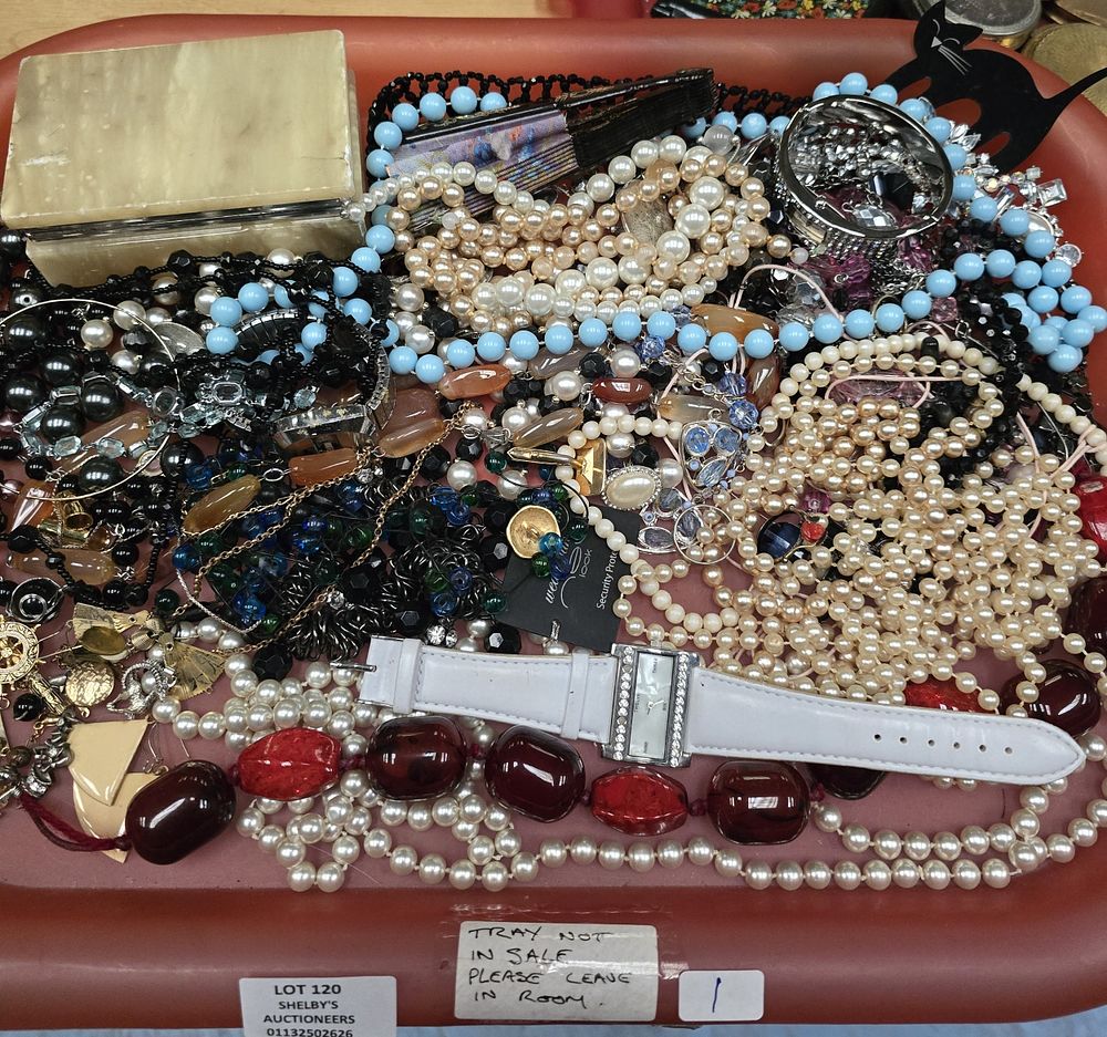 Lot 120: 1 X TRAY CONTAINING COSTUME JEWELLRY WARE WITH...
