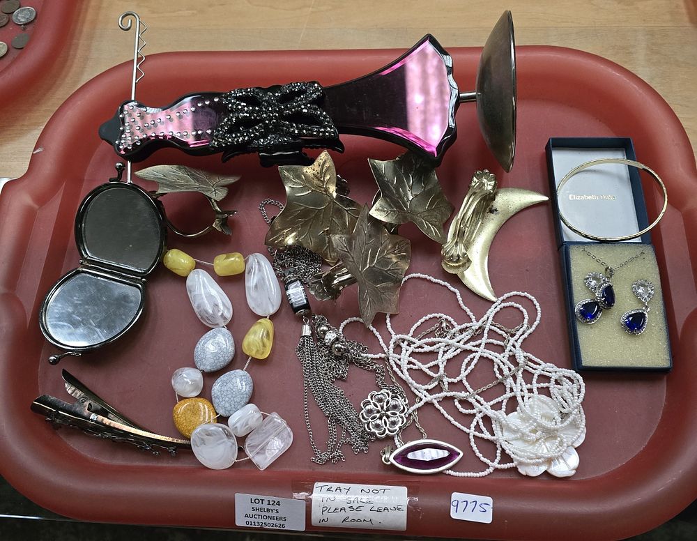 Lot 124: 1 X TRAY COSTUME JEWELLERY WITH LARGE NAPKIN...