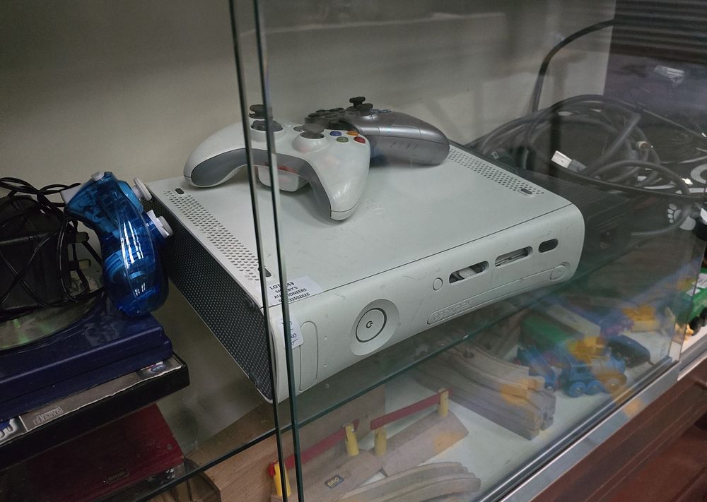Lot 143: 1 X BOX 360 WITH CONTROLLERS ROCK JAM...