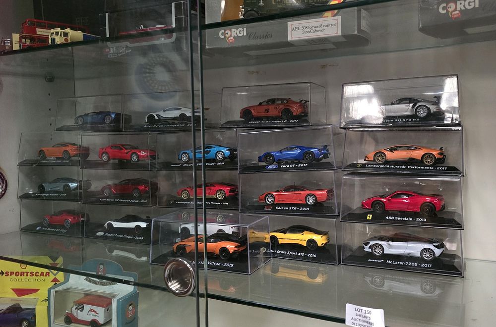 Lot 150: 20 X VARIOUS CASED SPORTS CAR MODELS
