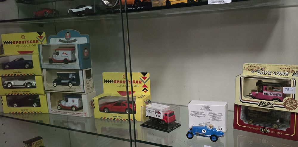 Lot 151: SELECTION OF VARIOUS BOXED DIE CAST VEHICLES