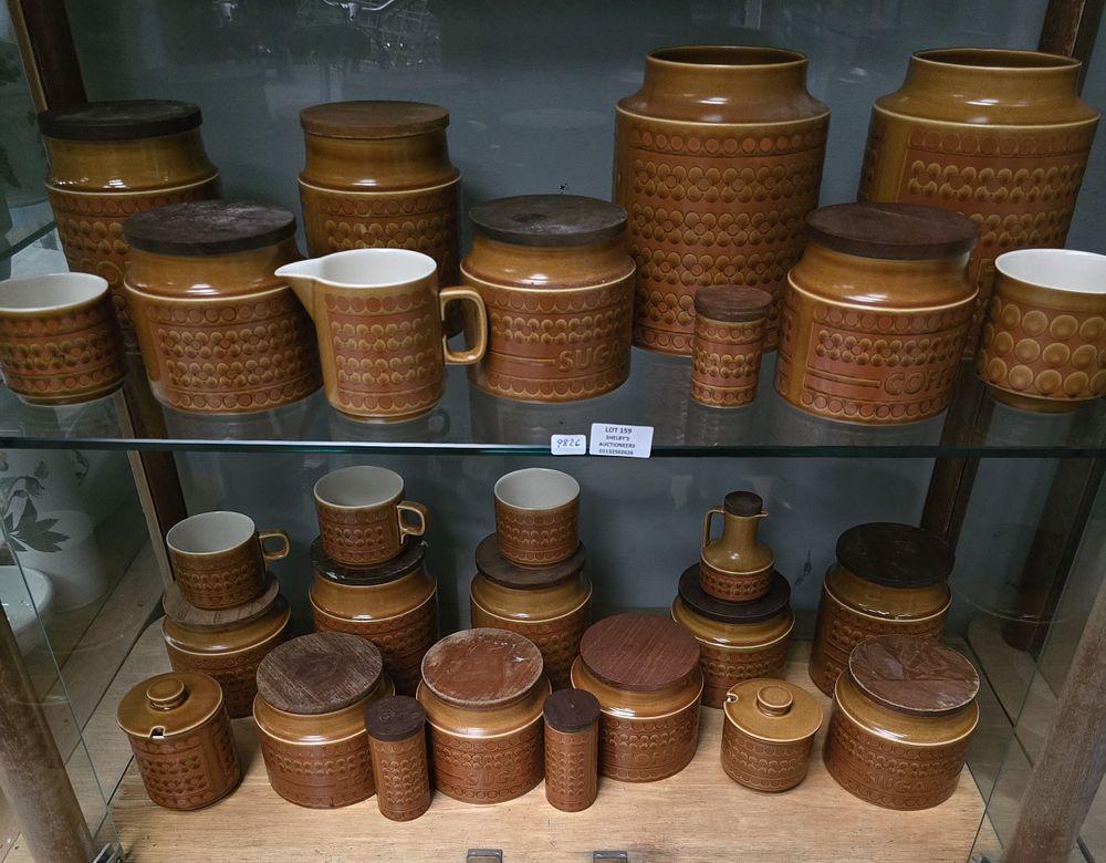 Lot 159: 27 X VARIOUS PIECES OF HORSEA POTTERY WARE...