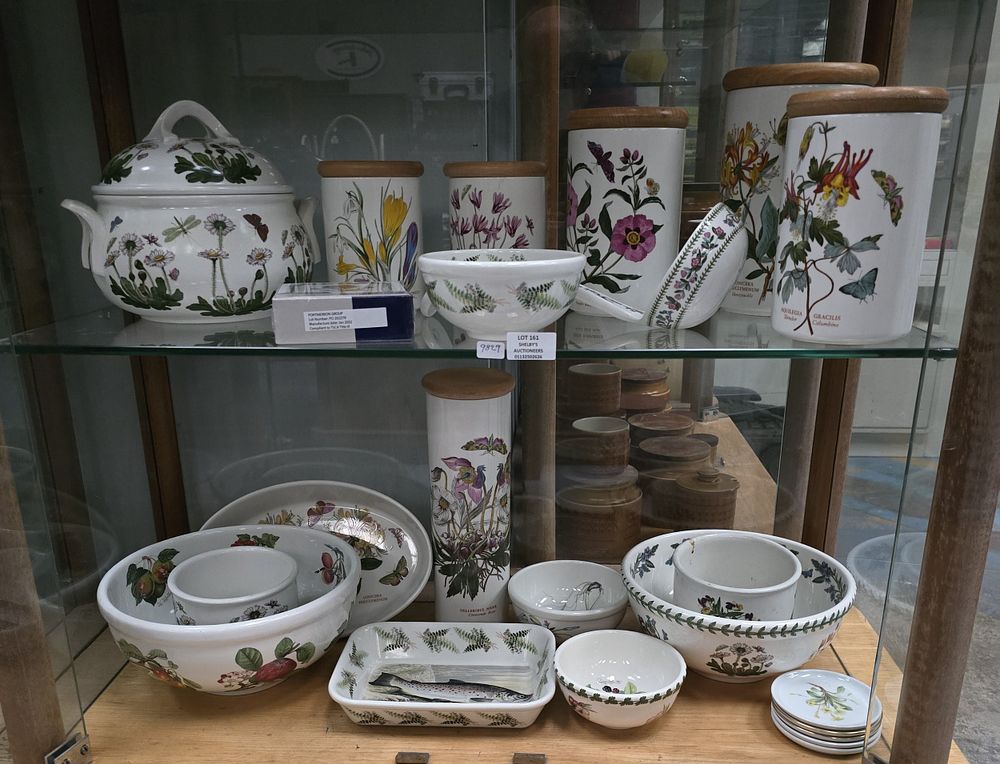 Lot 161: 24 X VARIOUS PIECES OF PORTMERION POTTERY WARE...