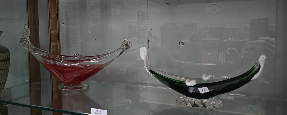 Lot 162: 1 X MURANO GLASS BOAT WITH RED GLASS...