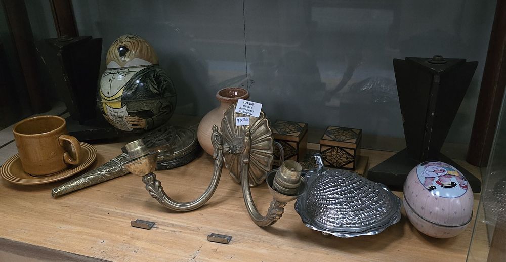 Lot 164: SELECTION OF VARIOUS METAL WARE ITEMS WITH POTTERY...